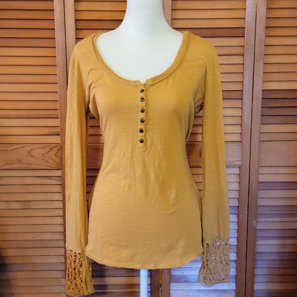 Size Large Womens Long Sleeve Top